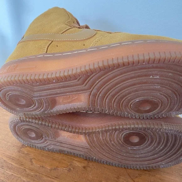 Nike kids suede Air Force 1 sneakers in Wheat size 5Y - Picture 3 of 9